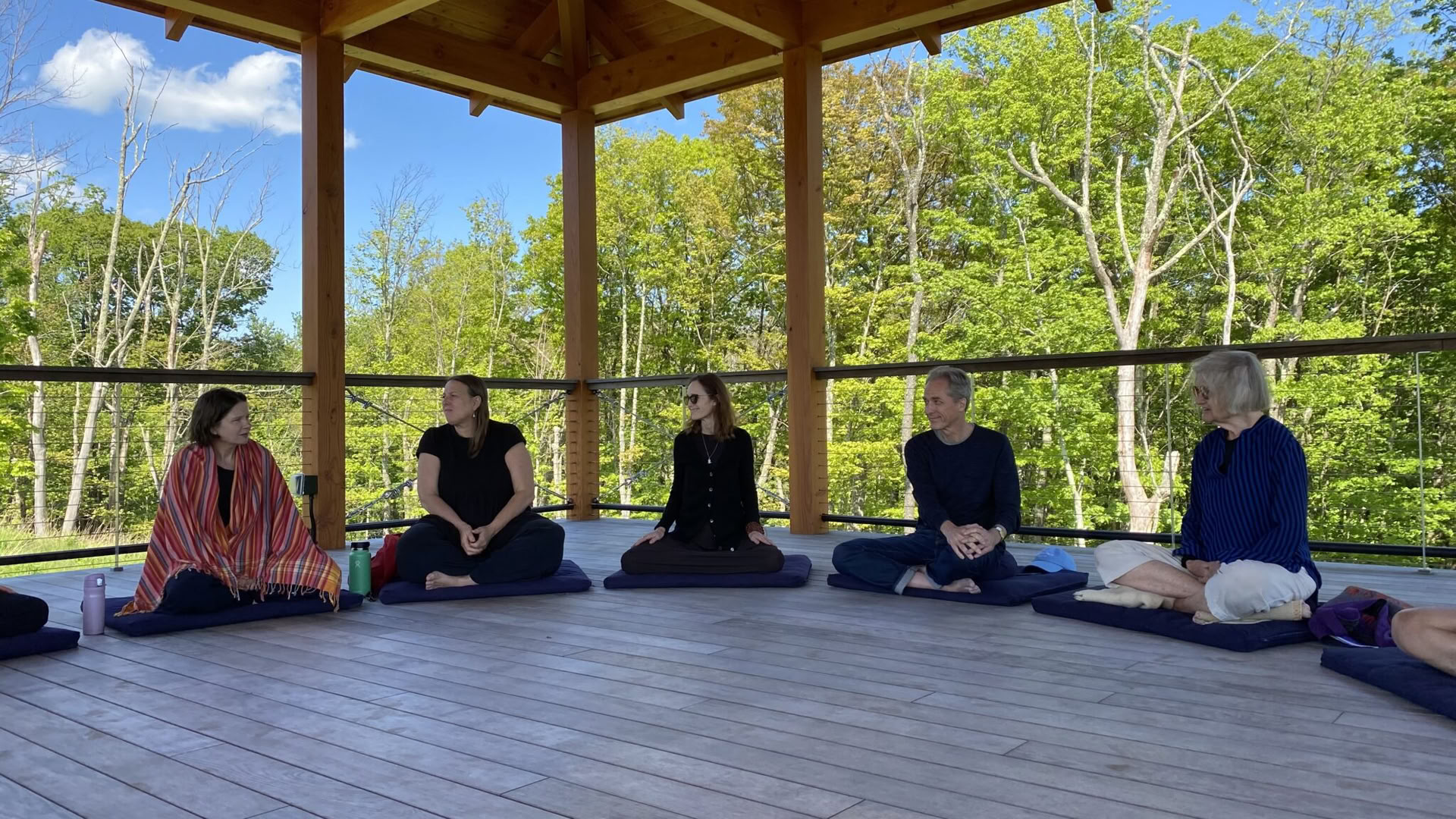 Buddhistische Meditation: Kultiviere Wohlbefinden durch die Fähigkeiten der Achtsamkeit