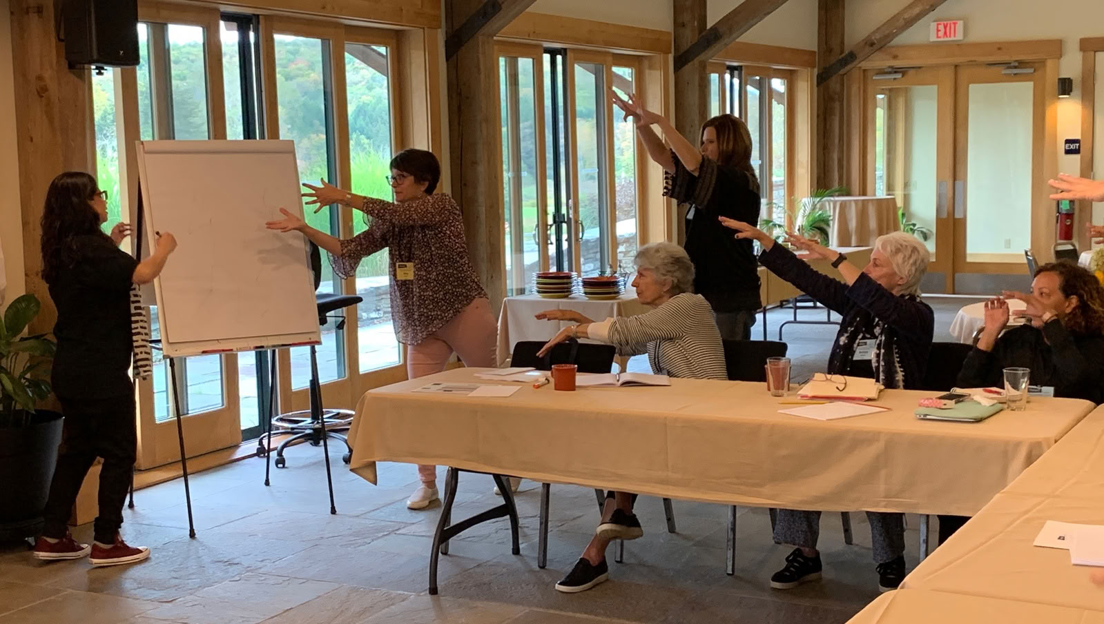 Community-Retreat mit Meg Medina: Feier von Latinx-Geschichten in Kinder- und Jugendliteratur