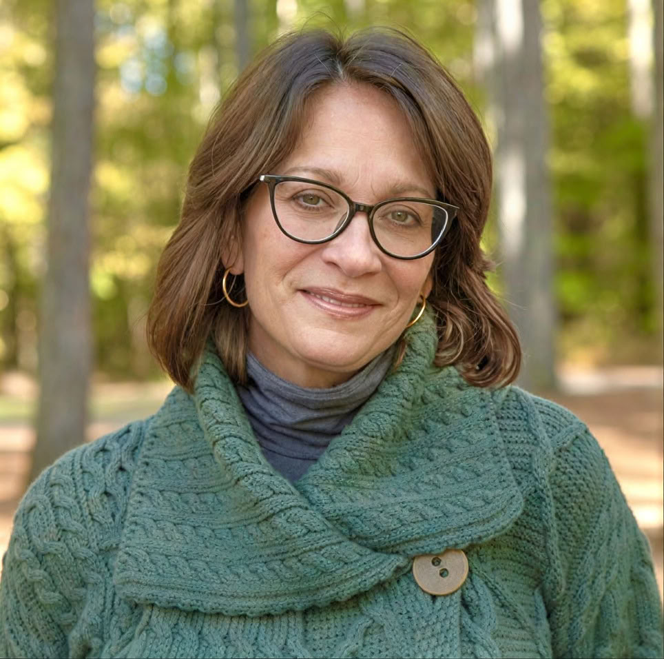 Community-Retreat mit Meg Medina: Feier von Latinx-Geschichten in Kinder- und Jugendliteratur