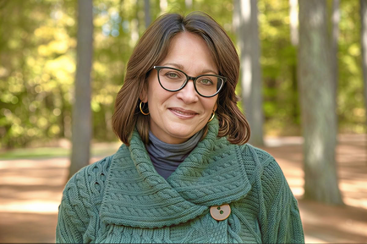 Community-Retreat mit Meg Medina: Feier von Latinx-Geschichten in Kinder- und Jugendliteratur