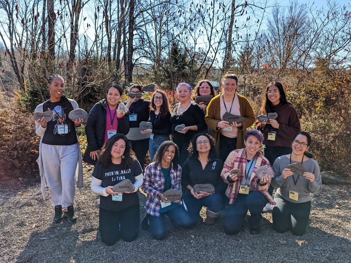 Community-Retreat mit Meg Medina: Feier von Latinx-Geschichten in Kinder- und Jugendliteratur