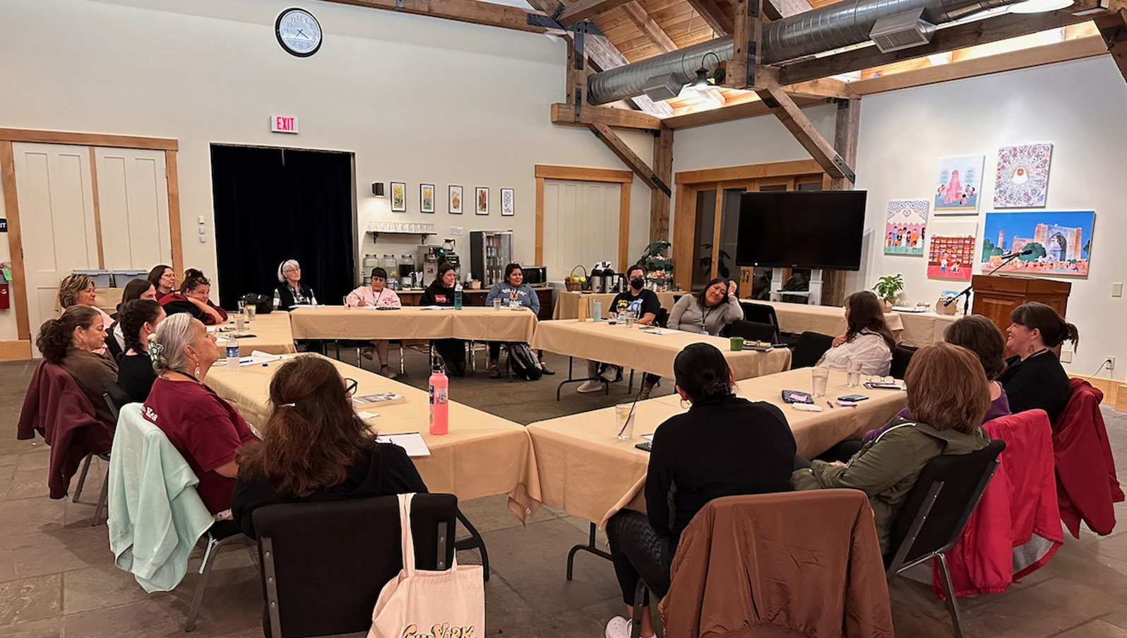 Community-Retreat mit Stacy Wells und Cameron Mukwa: Feier von Native- und Indigenous-Geschichten