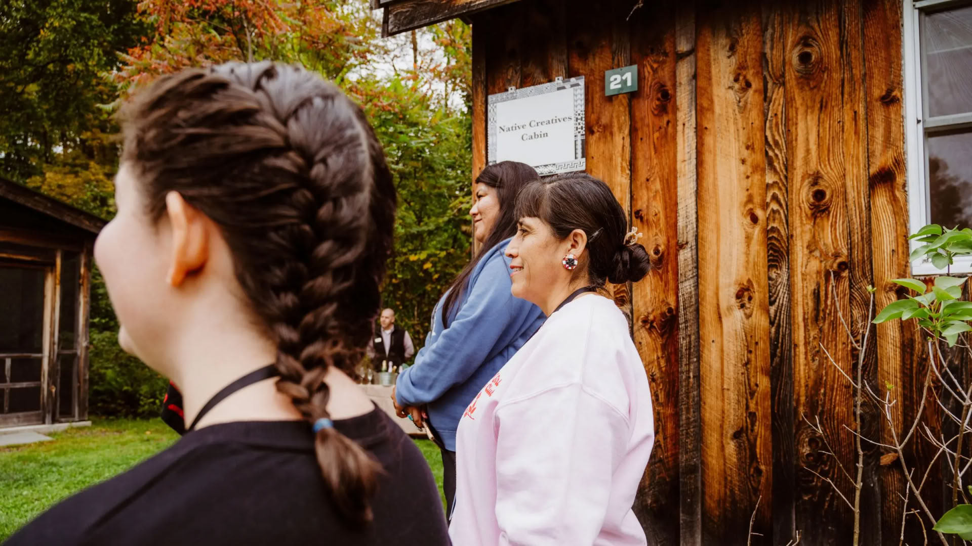 Community-Retreat mit Stacy Wells und Cameron Mukwa: Feier von Native- und Indigenous-Geschichten