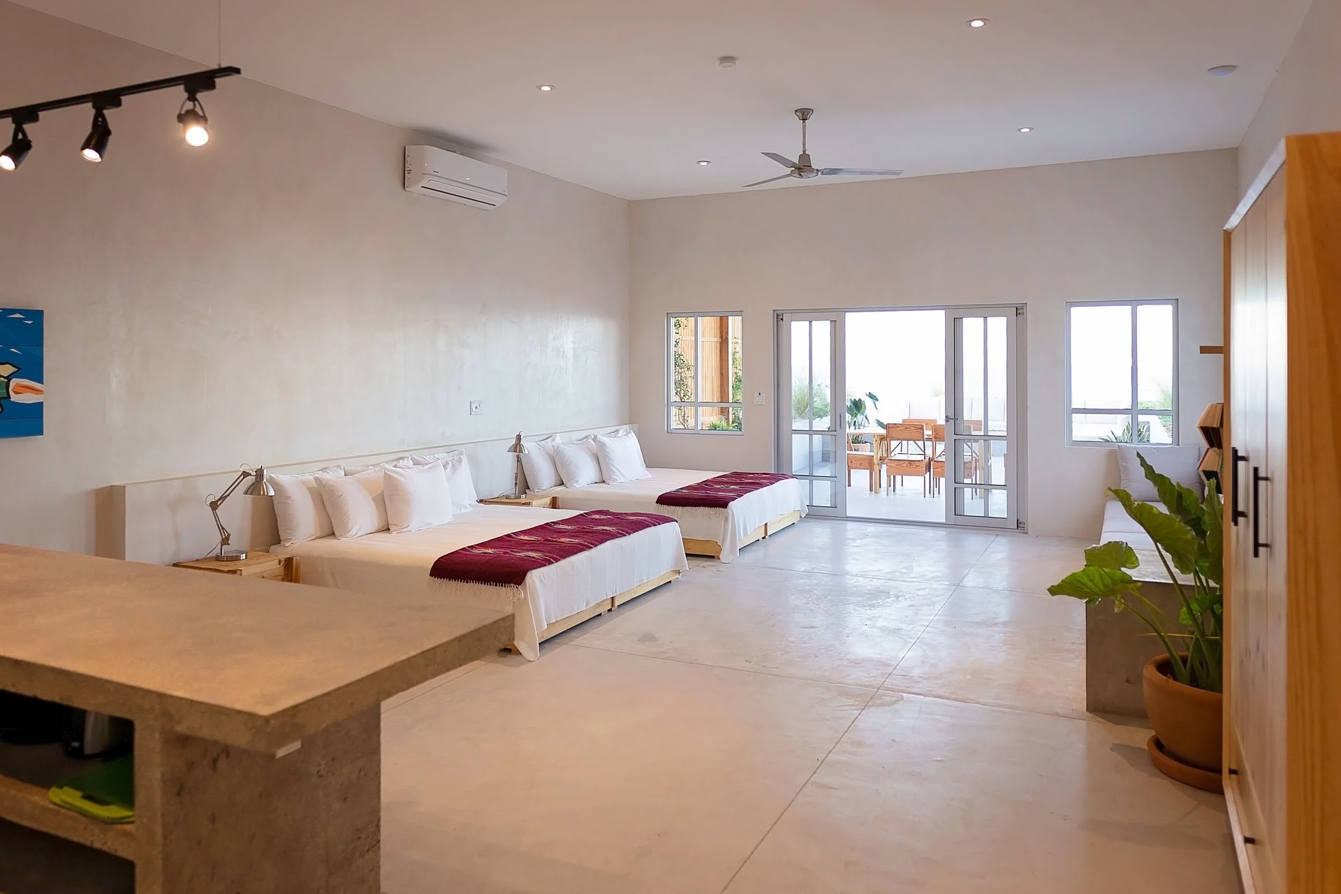 RISE Exklusives Yoga-Retreat für Lehrer: Hands-on-Assist-Training & Retreat mit Kate Moon