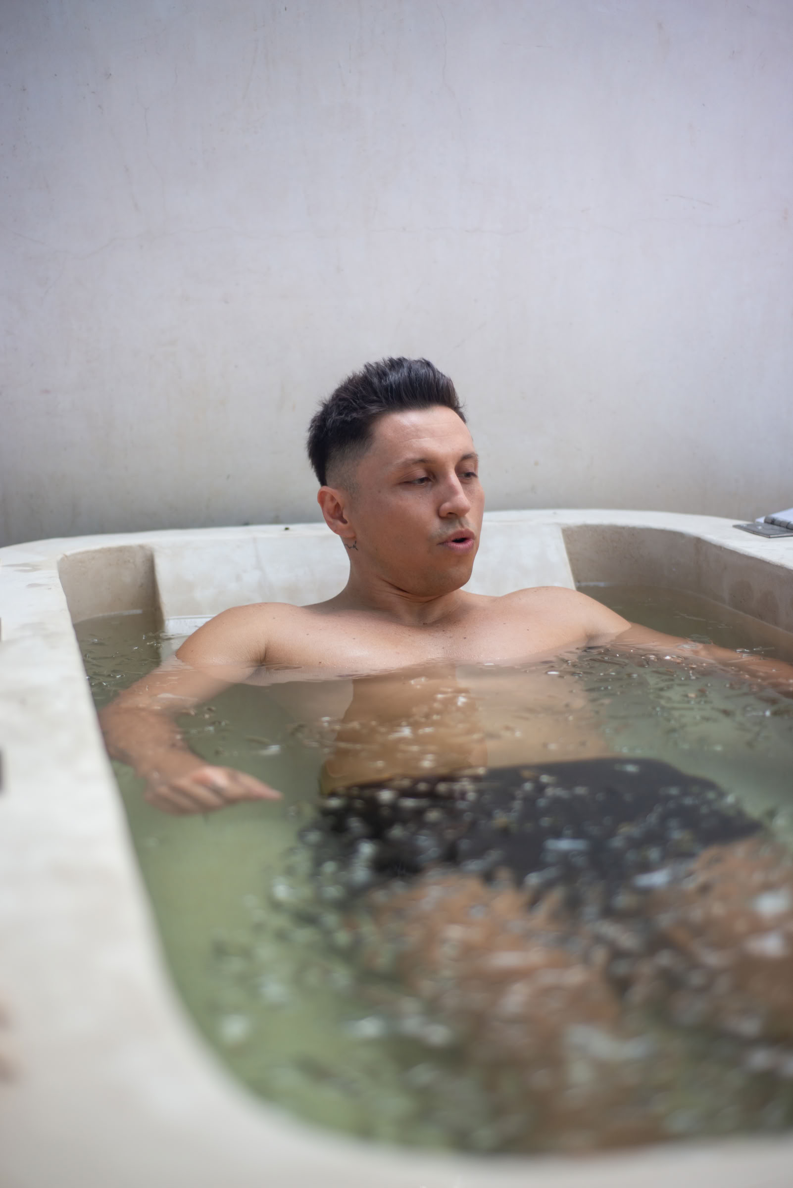 Sauna + Kaltwasserbecken + Dschungel-Fitnessstudio