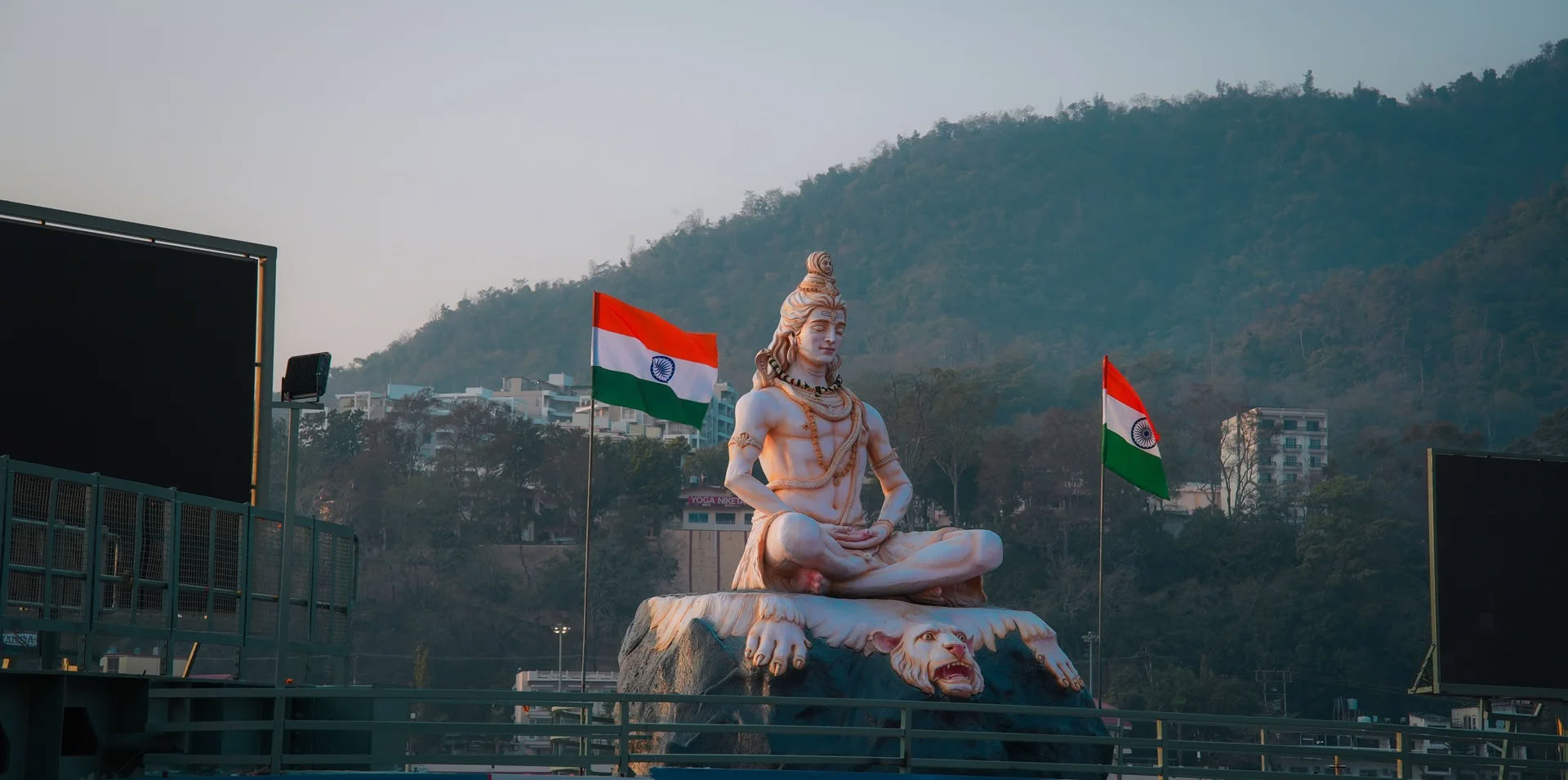 100-Stunden-Yogalehrer-Ausbildung in Rishikesh, Indien – Mai 2026