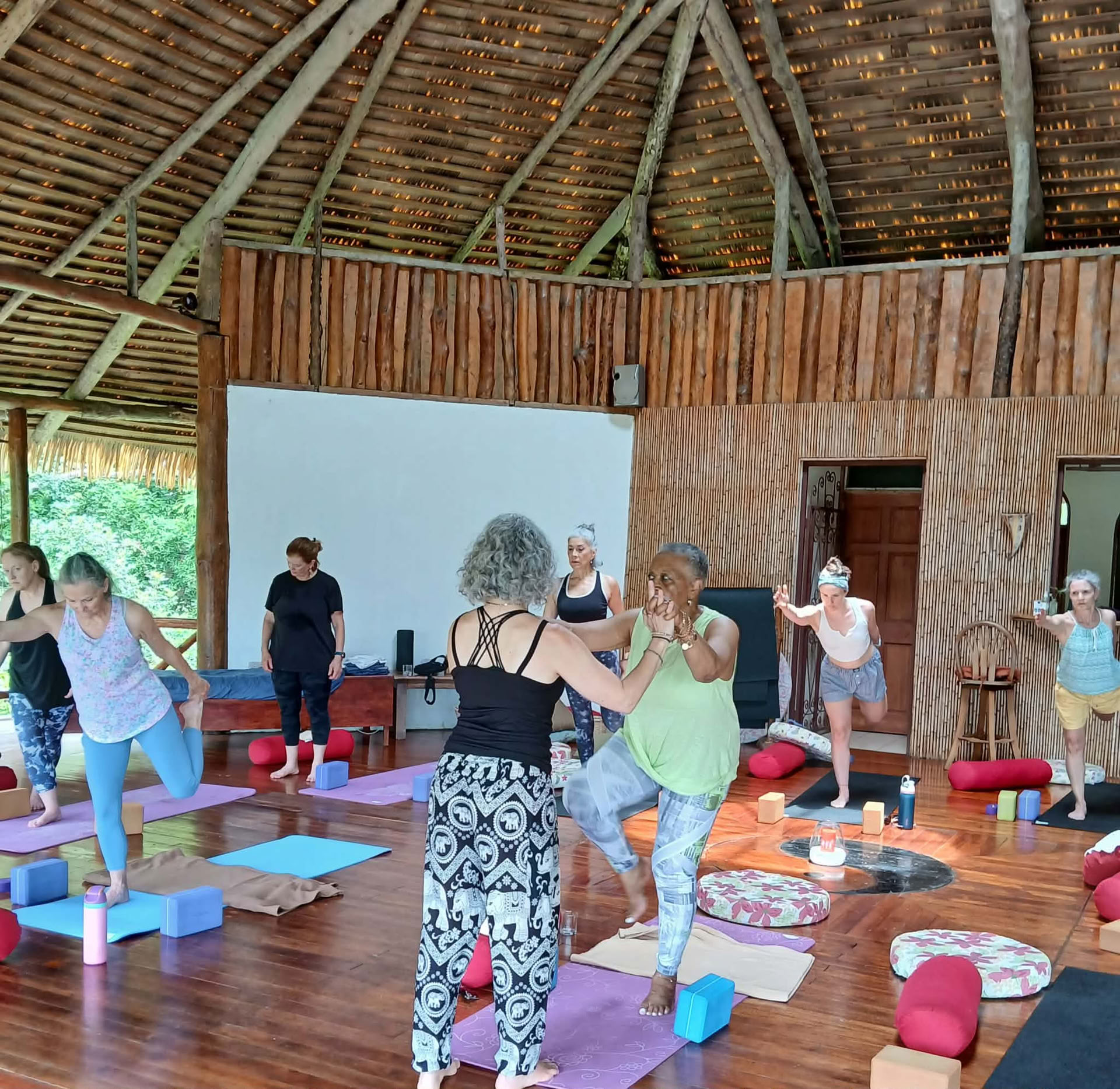 Pura Vida Pause: Yoga, Abenteuer, & Re-set
