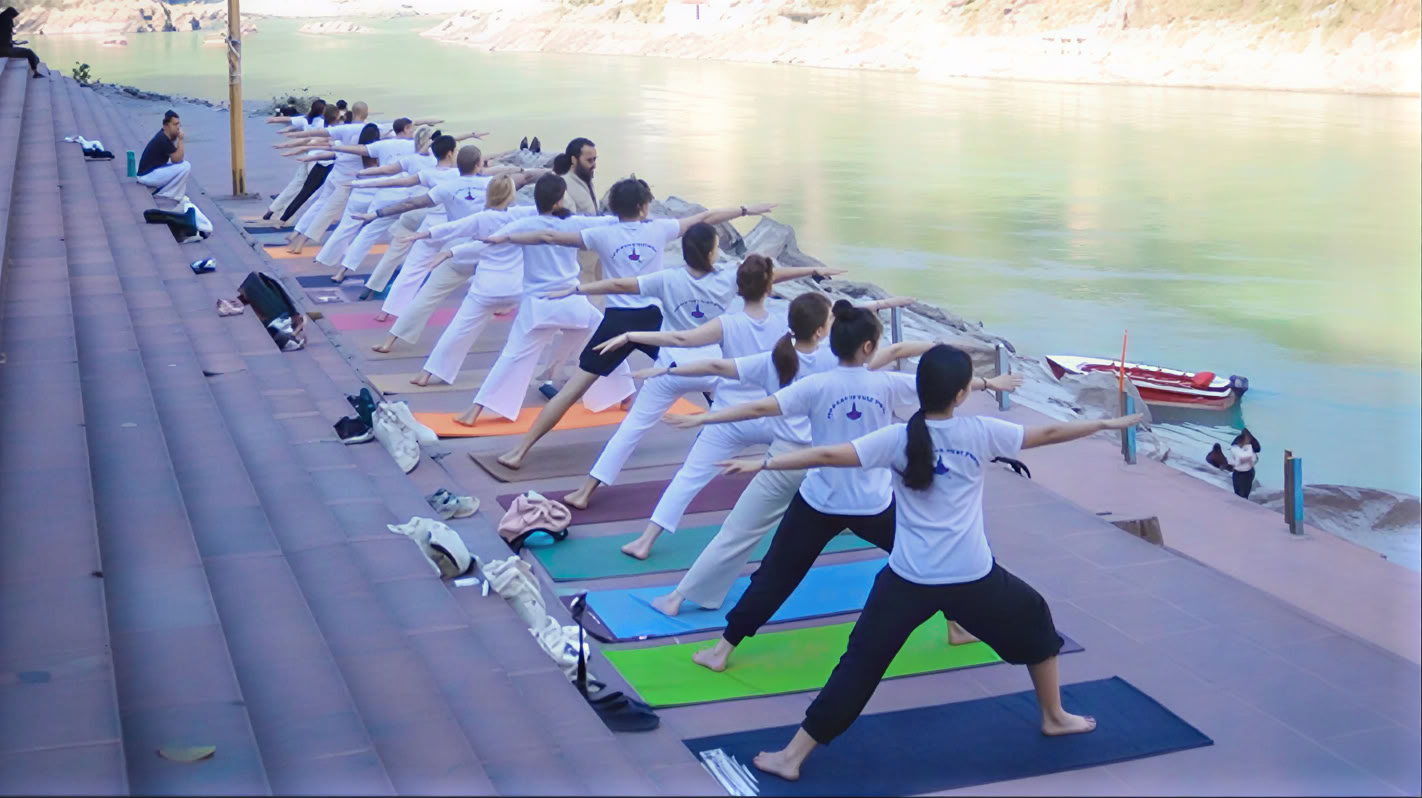 100-Stunden-Yoga-Lehrerausbildung in Rishikesh, Indien
