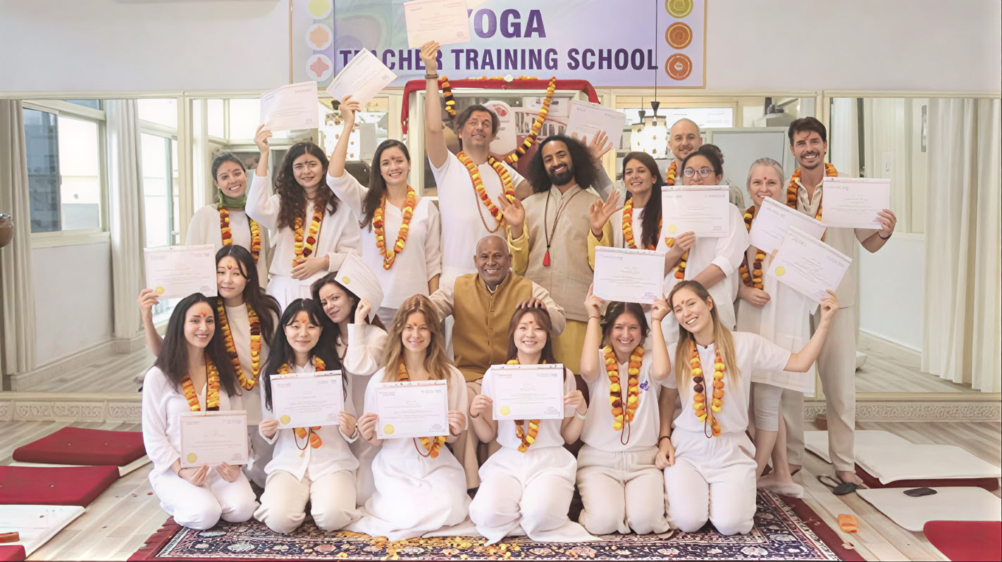 100-Stunden-Yoga-Lehrerausbildung in Rishikesh, Indien