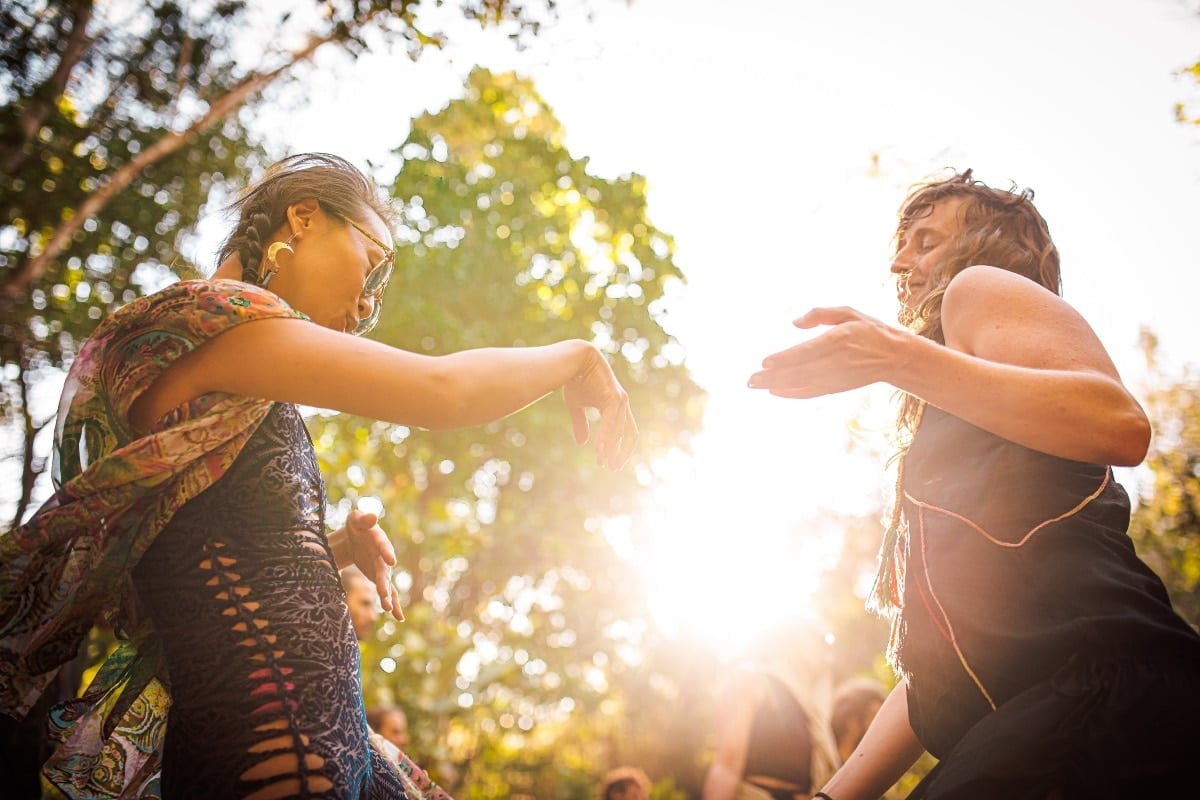 Dancing Mycelia Sonnenuntergangs-Event