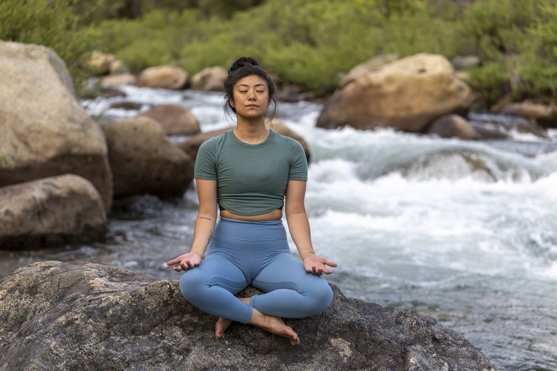 Wurzeln der Resilienz: Yoga & die Arbeit, die wiederverbindet
