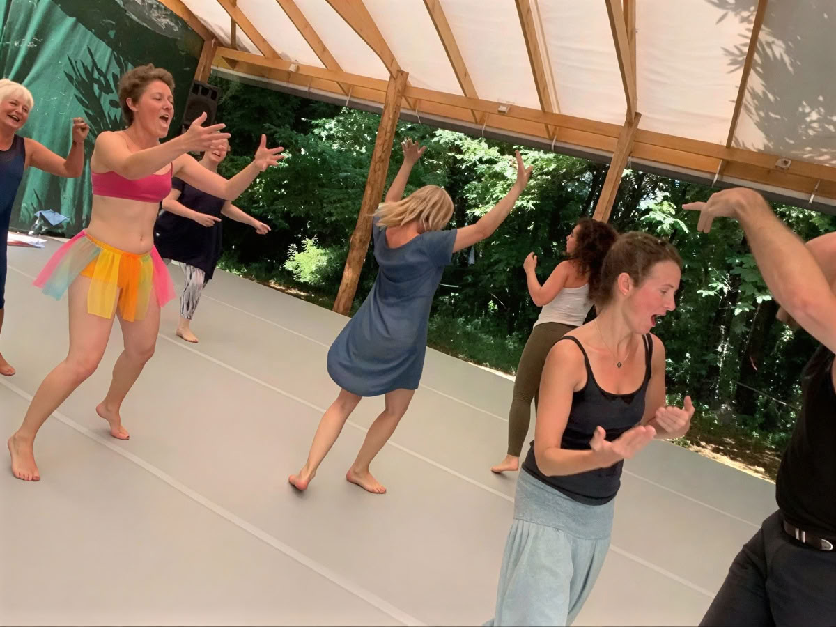 Immersives NVC-Retreat mit Bewegung und Tanz
