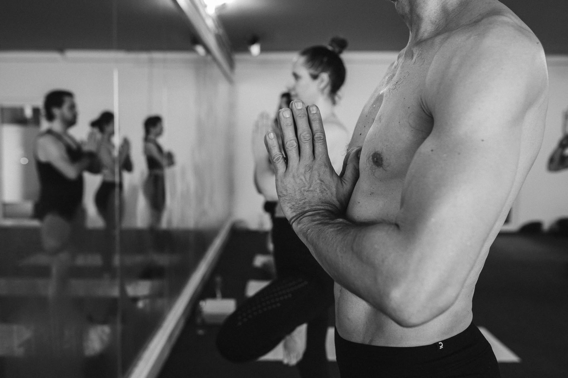 ASHTANGA GRUNDLAGEN Innere Architektur & Intelligente Praxis — Momosyoga | HotYogaMalta