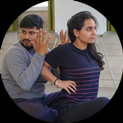 100-Stunden-Yoga-Lehrer*innen-Ausbildungsprogramm