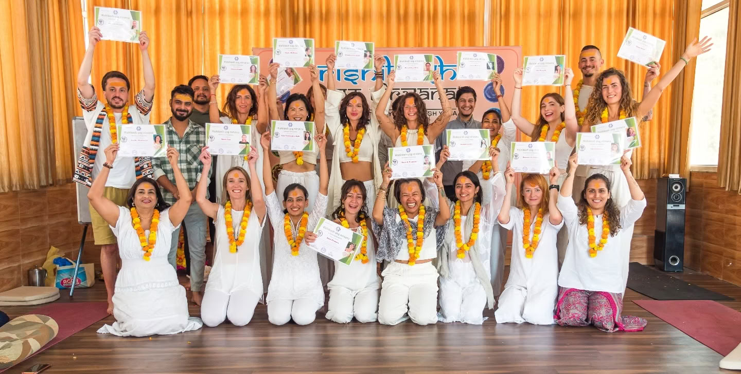 100-Stunden-Yoga-Lehrer*innen-Ausbildungsprogramm
