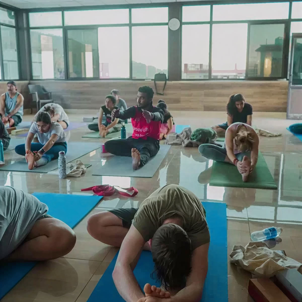 100-Stunden-Yoga-Lehrer*innen-Ausbildungsprogramm