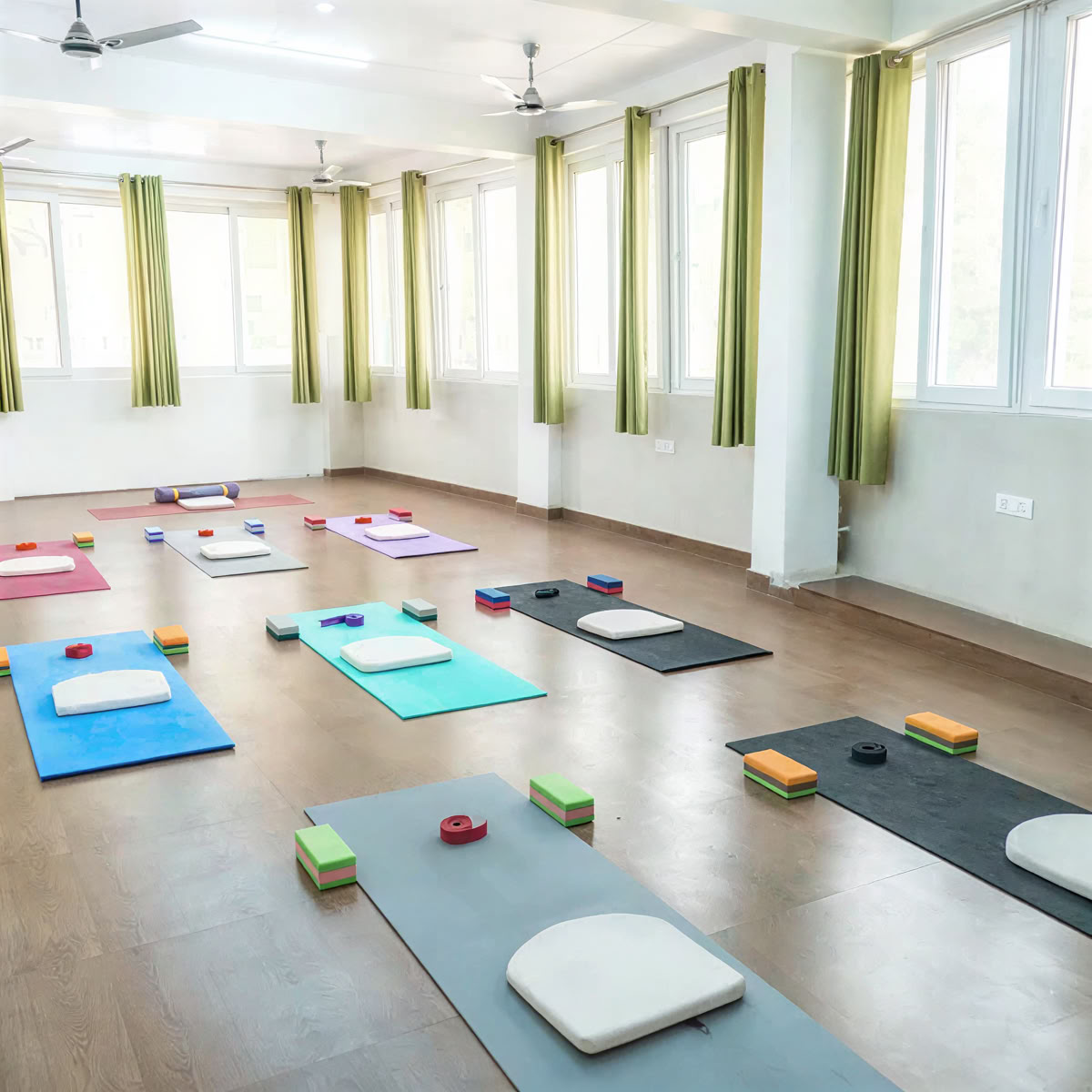 100-Stunden-Yoga-Lehrer*innen-Ausbildungsprogramm