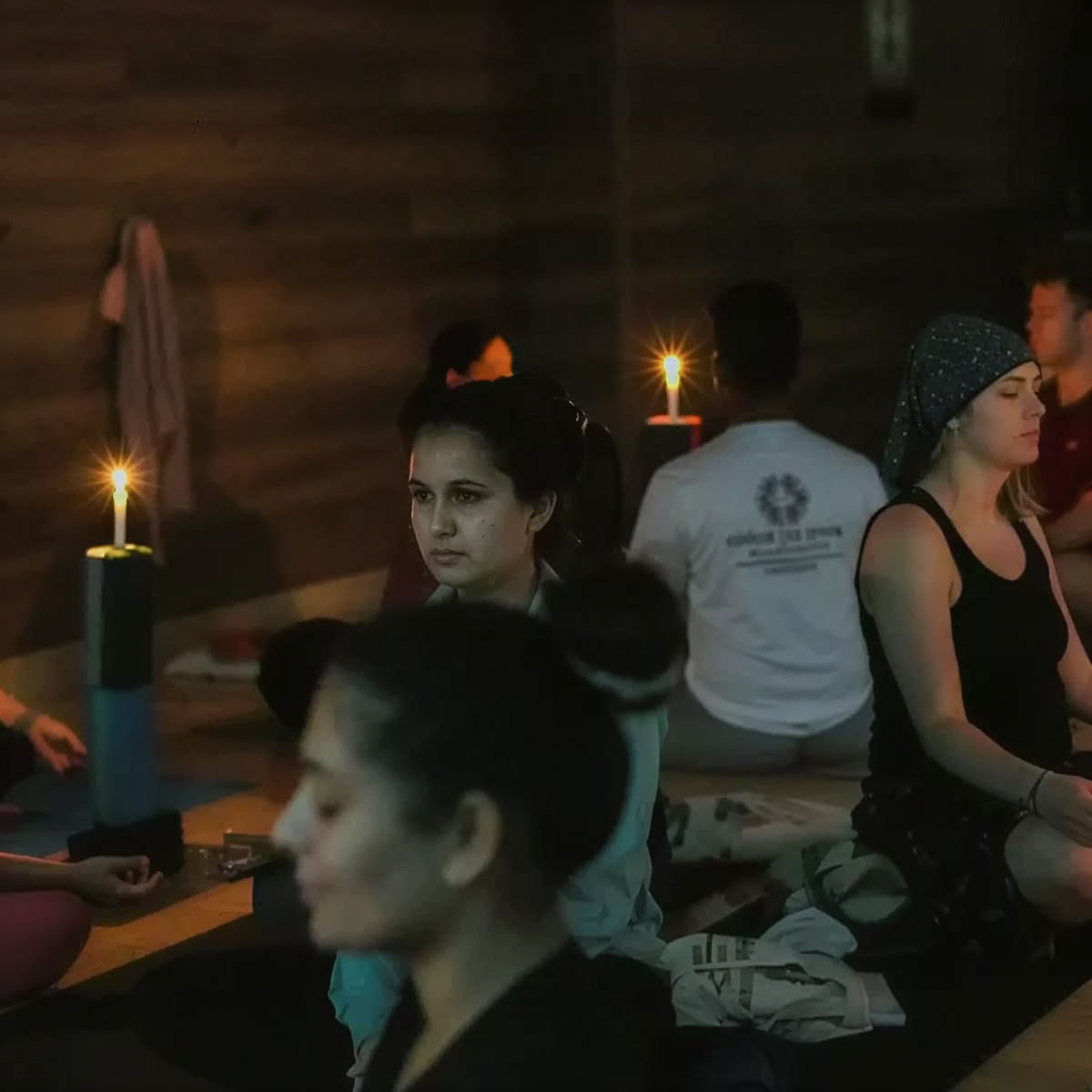 100-Stunden-Yoga-Lehrer*innen-Ausbildungsprogramm