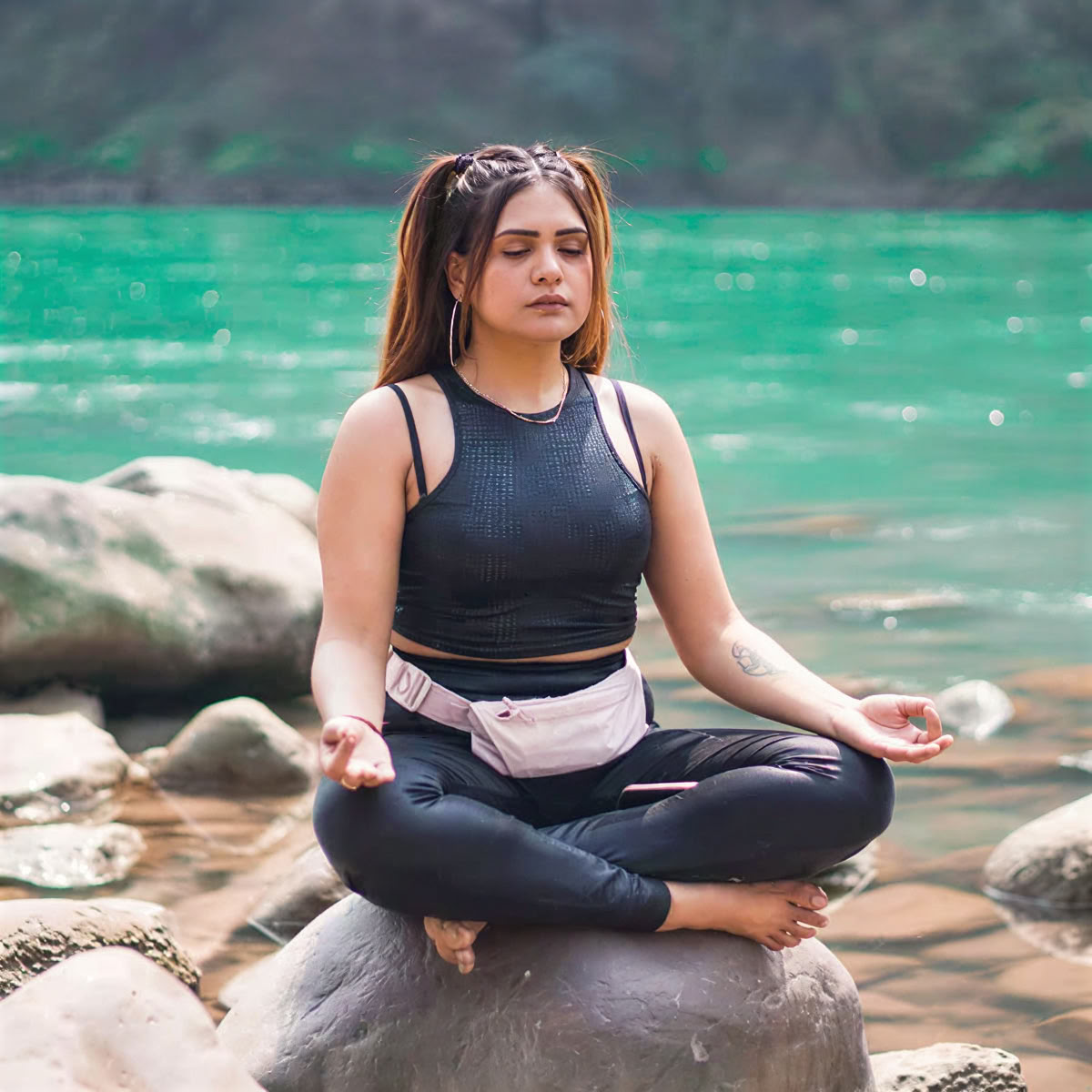 100-Stunden-Yoga-Lehrer*innen-Ausbildungsprogramm