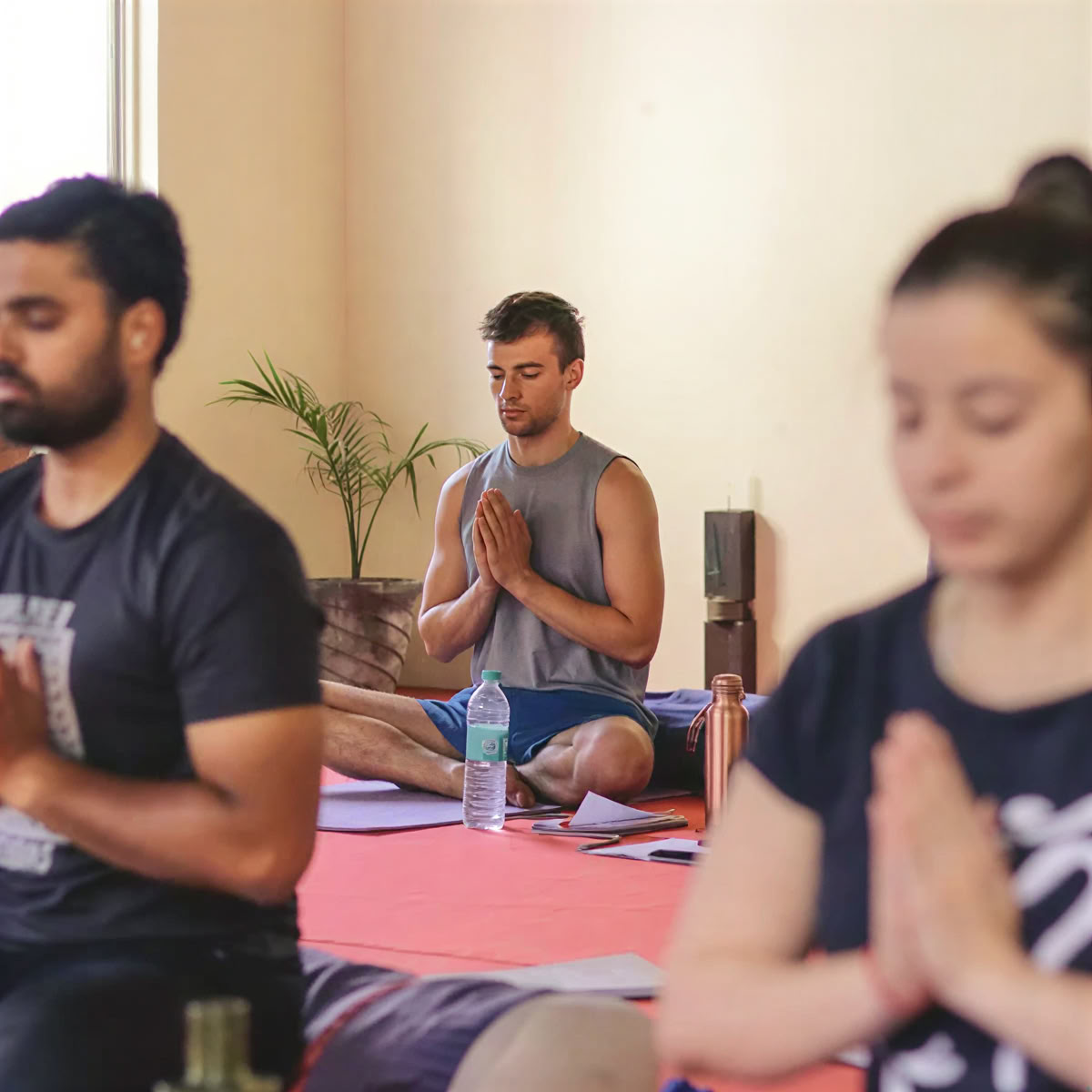 100-Stunden-Yoga-Lehrer*innen-Ausbildungsprogramm