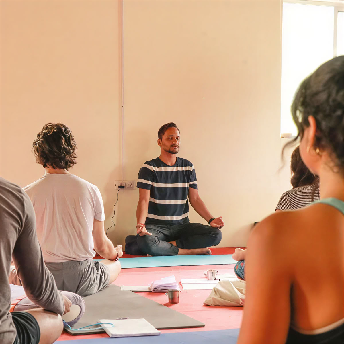 100-Stunden-Yoga-Lehrer*innen-Ausbildungsprogramm