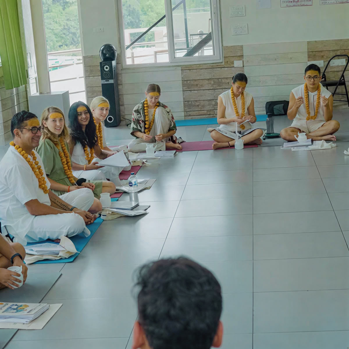 300-Stunden Yoga-Lehrer-Ausbildungsprogramm