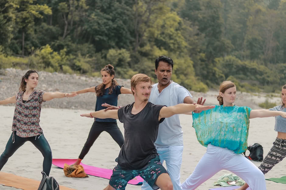 100-Stunden-Holistisches Yoga-Lehrertraining in Rishikesh