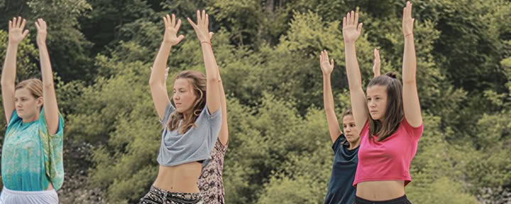 300-Stunden Holistic Yoga Teacher Training