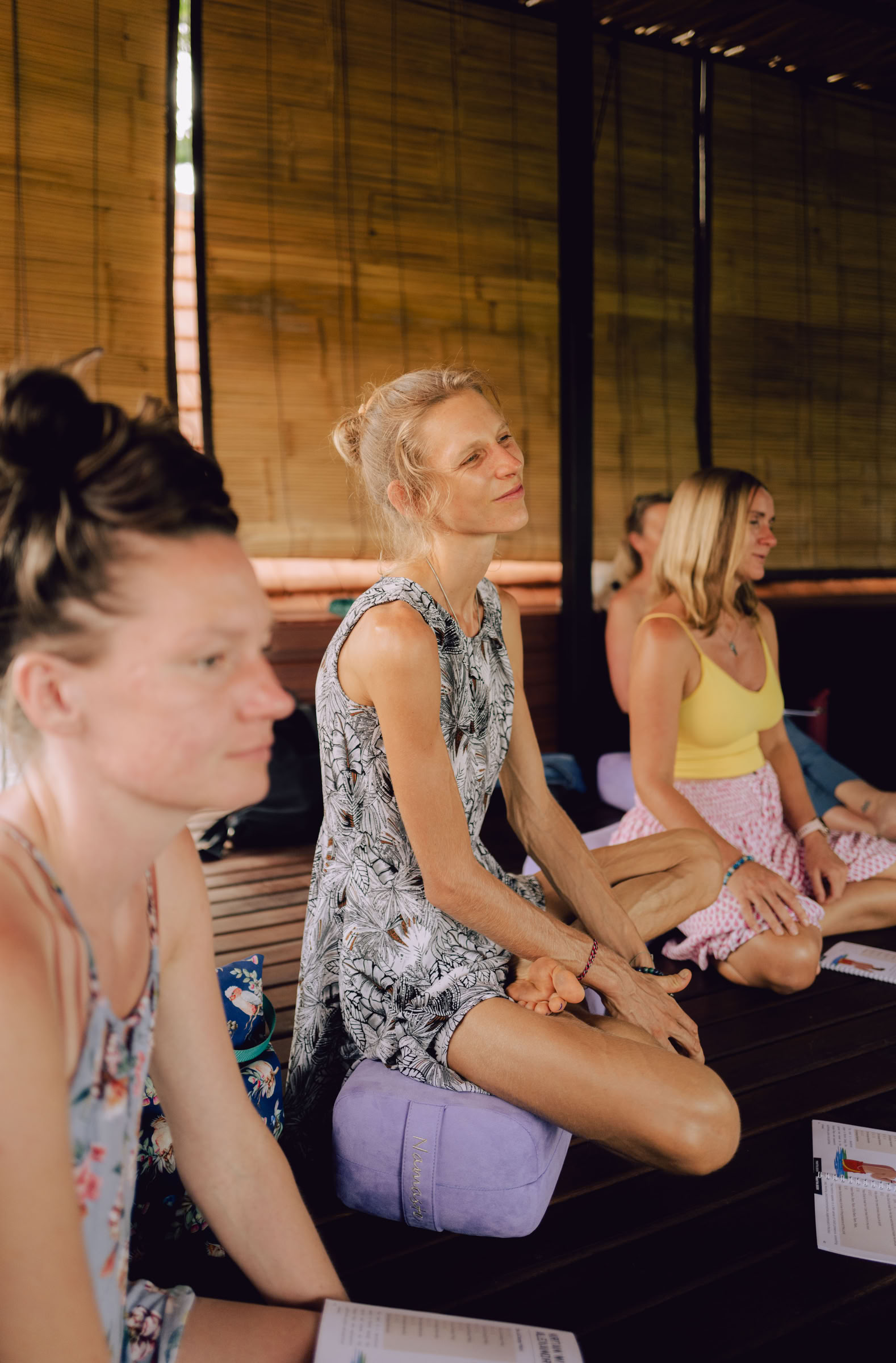 Hybrid 200-Stunden Yoga-Lehrer-Ausbildung