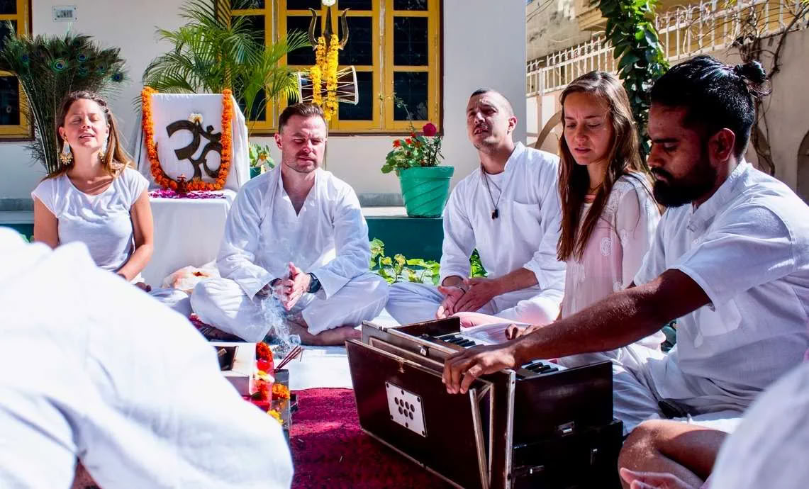 300 Stunden Bhakti Yoga Lehrerausbildungskurs in Rishikesh, Indien