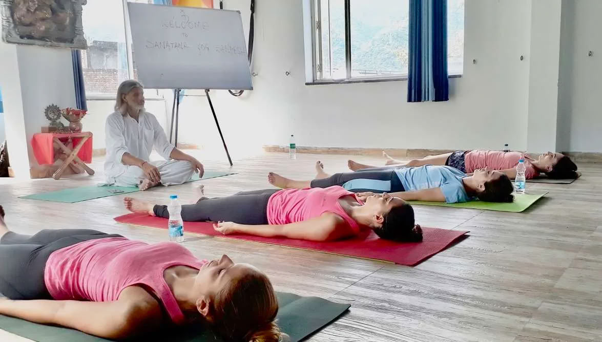 Yoga-Therapie-Training Retreat in Rishikesh Indien