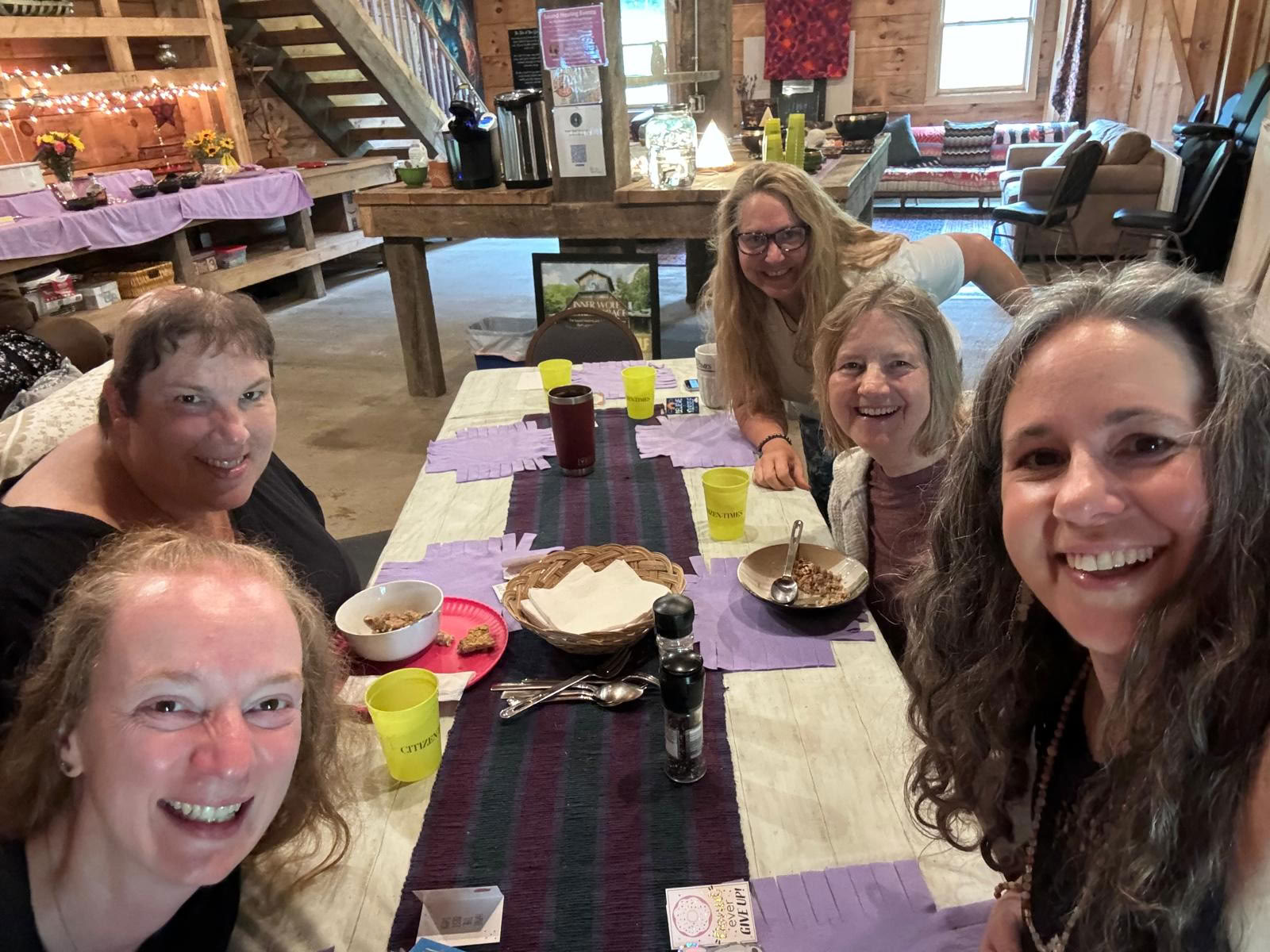 3-tägige sanfte Rückkehr zur Präsenz: Ein Frauen-Ruhe- & Sound-Retreat bei Asheville, NC
