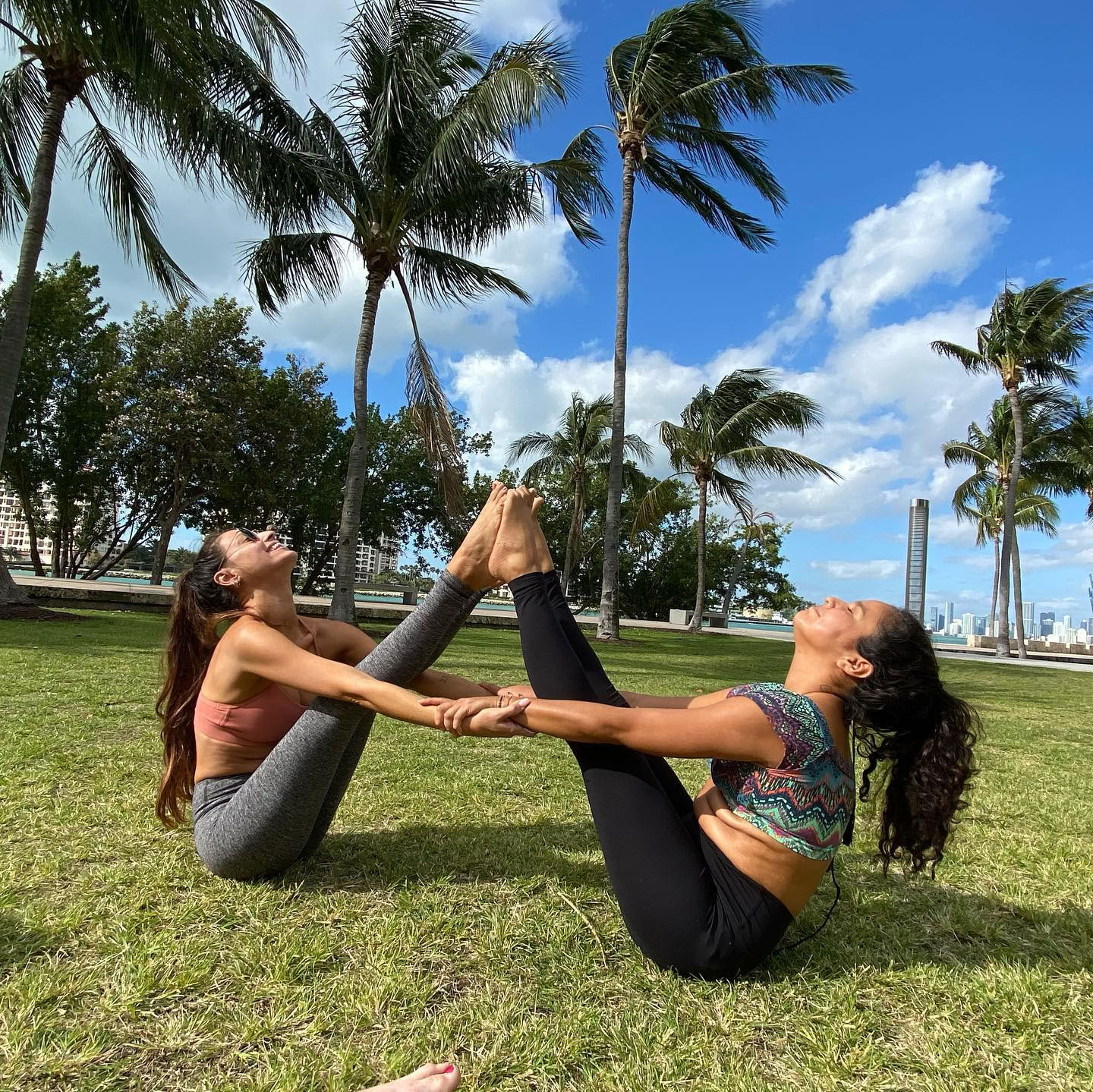 Partner-Yoga-Kurs im Park!
