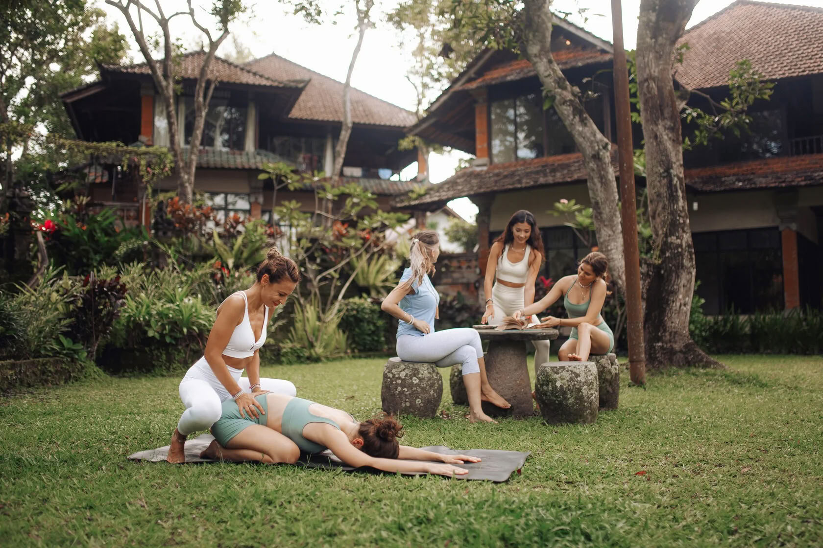 200-Stunden/300-Stunden Hybrid Yoga Teacher Training