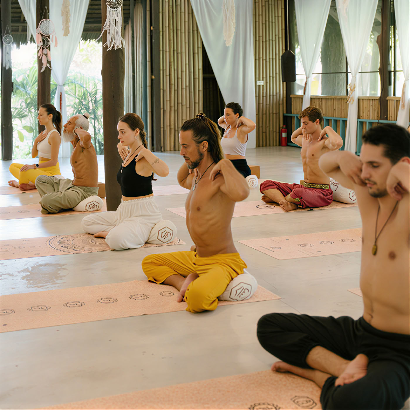 200-Stunden/300-Stunden Hybrid-Yoga-Lehrerausbildung – 6. Juni – 15. Juni