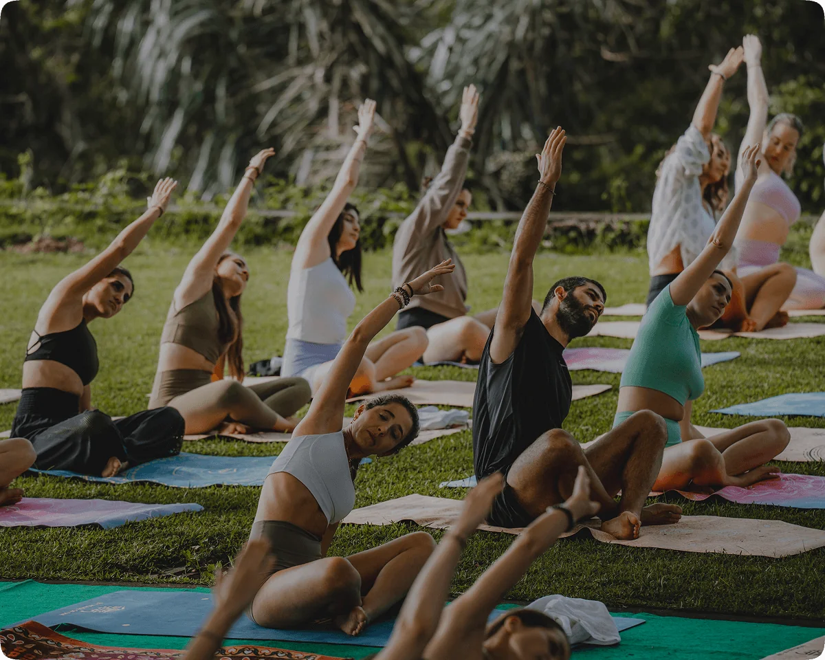 200-Stunden-/300-Stunden-Hybrid-Yogalehrerausbildung – 9. Juli – 18. Juli 2026