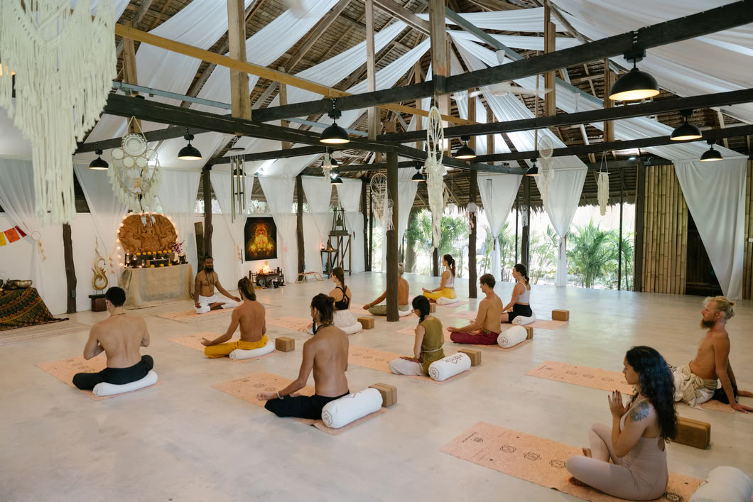 200-Stunden-/300-Stunden-Hybrid-Yogalehrerausbildung – 13. Sept. – 22. Sept. 2026