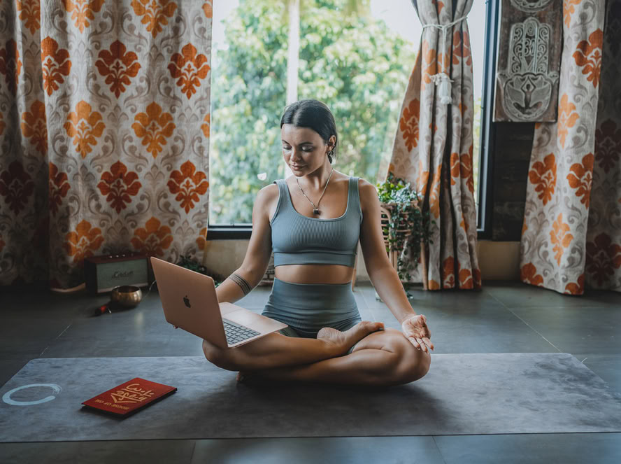 200-Stunden-/300-Stunden-Hybrid-Yoga-Lehrerausbildung – 11. Mai – 24. Mai 2026