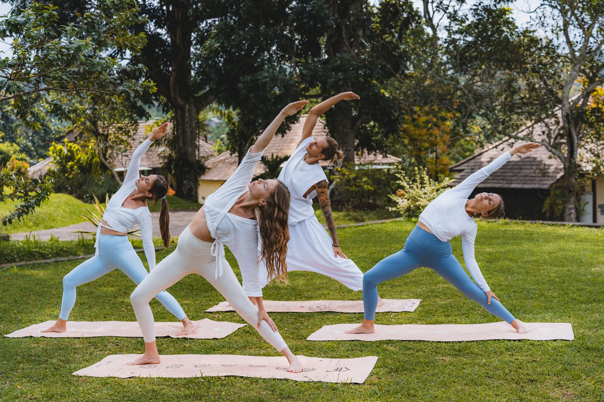 200-Stunden/300-Stunden Hybrid-Yoga-Lehrerausbildung – 22. Juni – 5. Juli 2026
