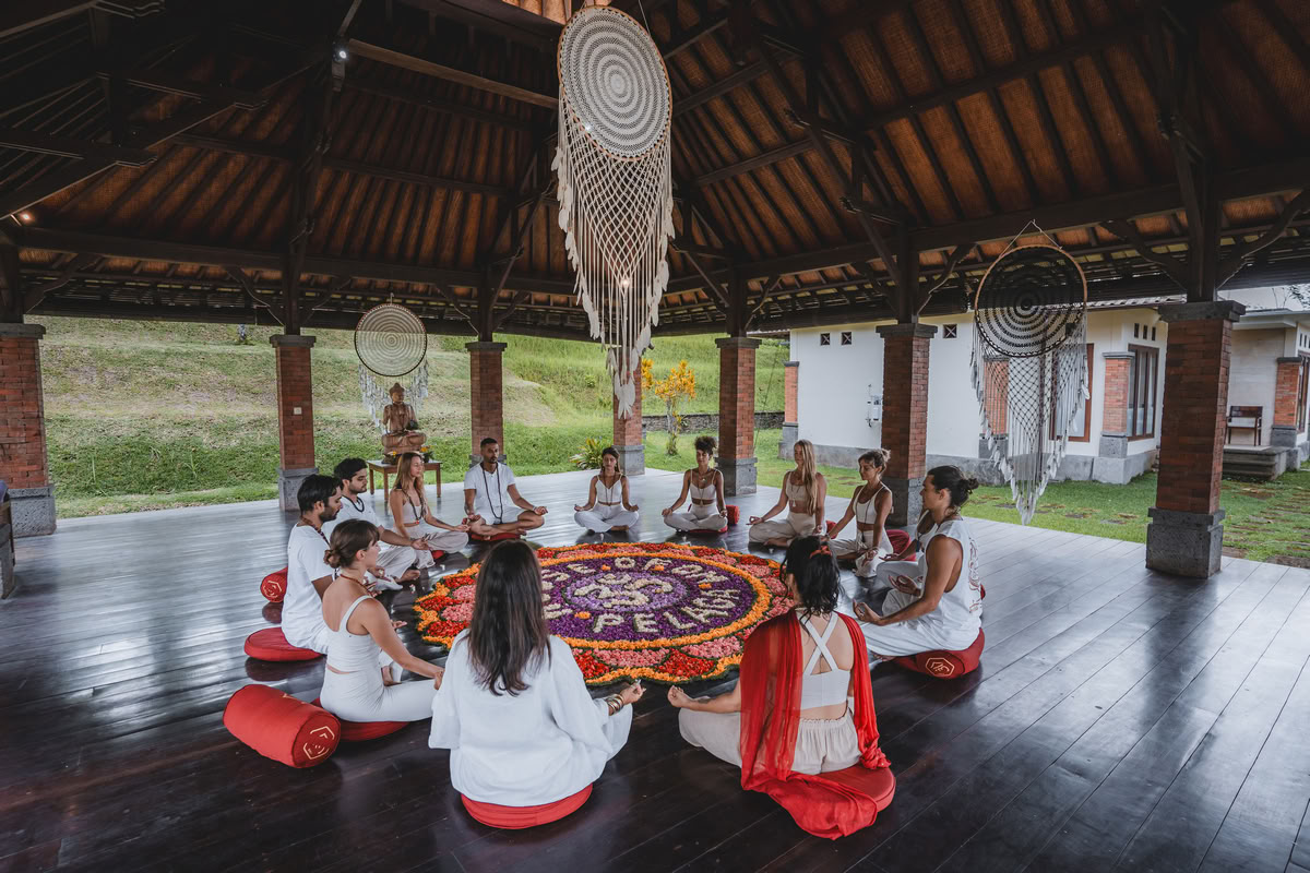 200-Stunden/300-Stunden Hybrid Yoga Teacher Training – 26. Nov. – 9. Dez. 2026