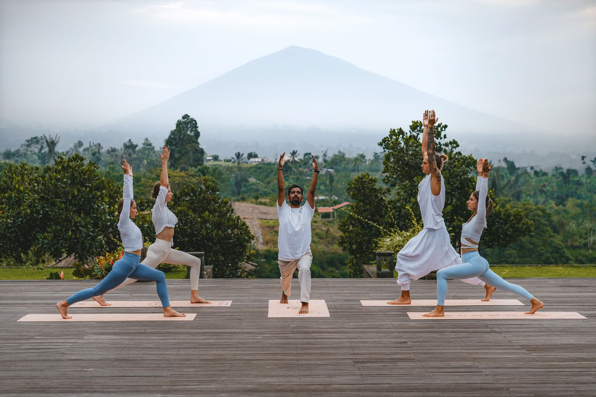 300-Stunden Yoga Lehrer Ausbildung – 11. Mai - 7. Juni 2026
