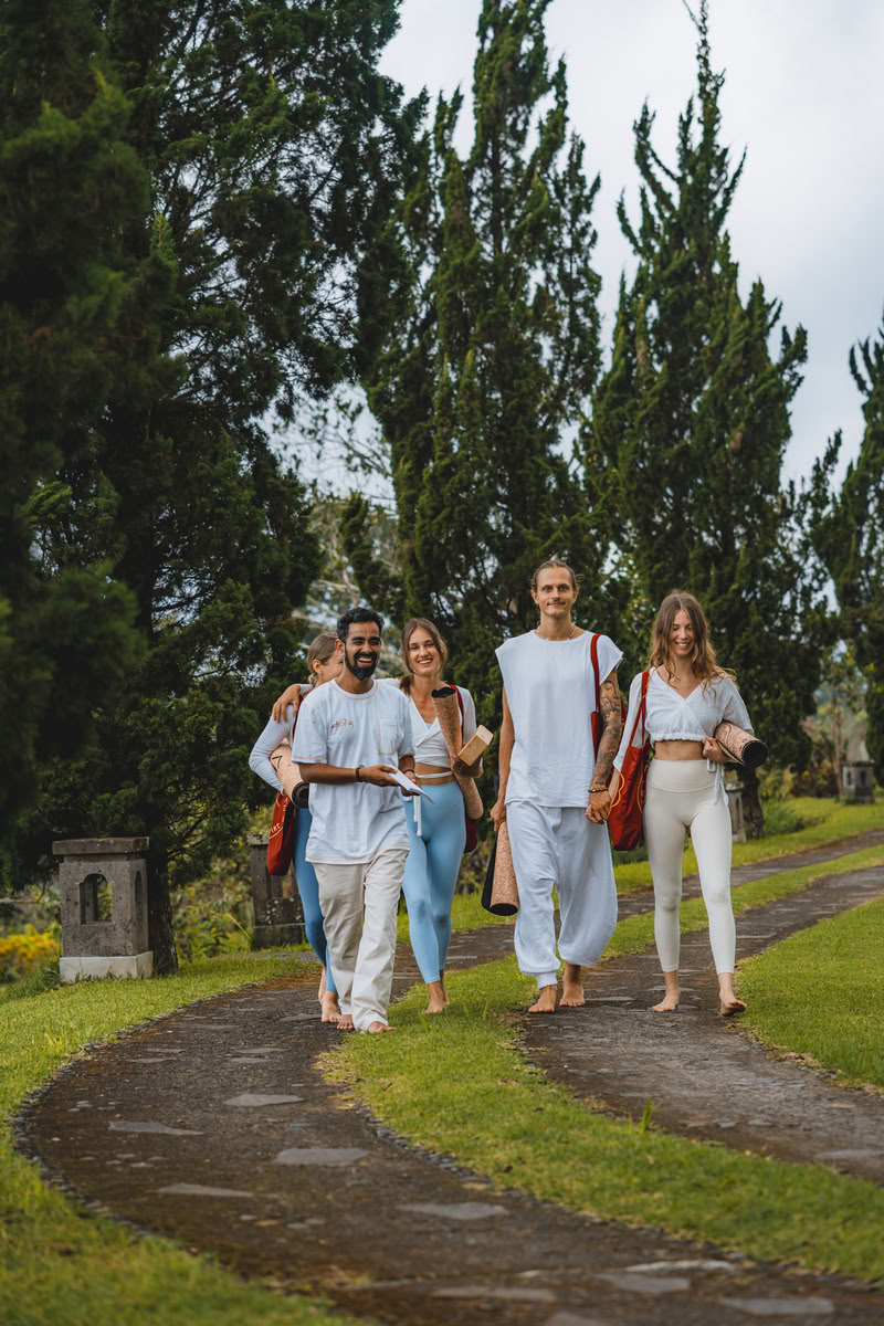 300-Stunden Yoga Lehrer*innen-Ausbildung – 22. Juni - 18. Juli 2026