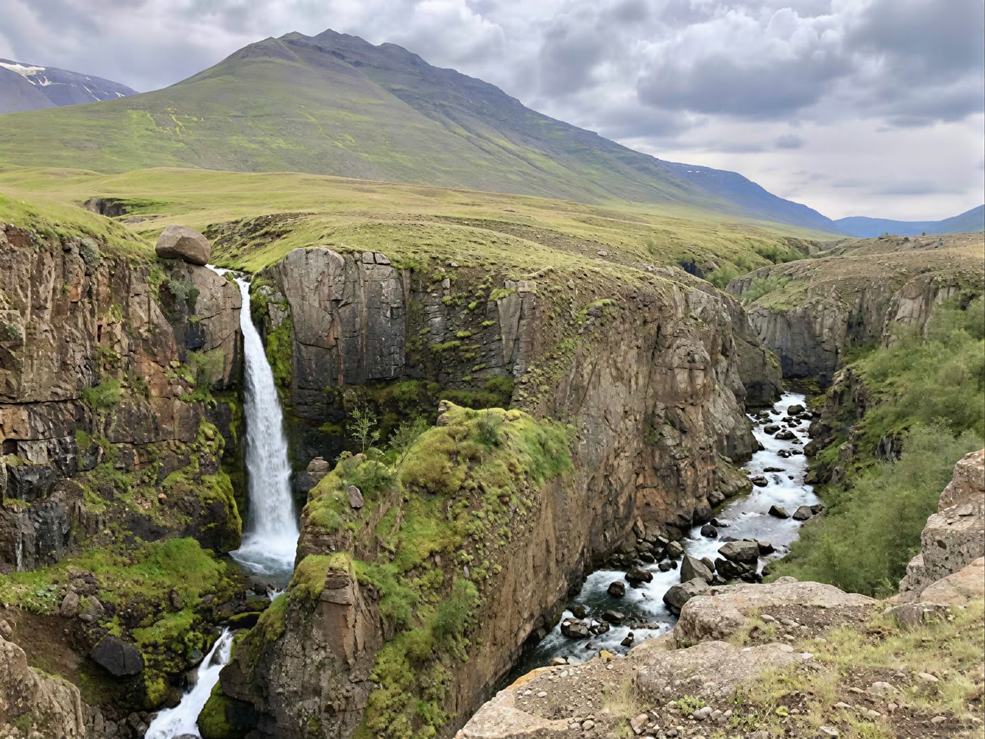 Yoga & Wandern Midnightsun Retreat in Island – Daten 2025