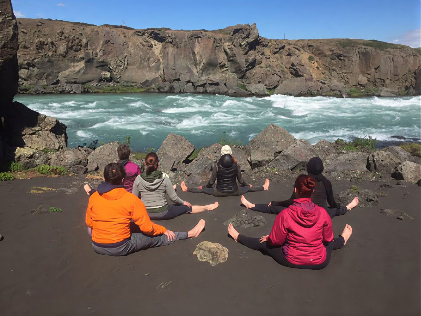 Yoga & Wandern Midnightsun Retreat in Island – Daten 2025