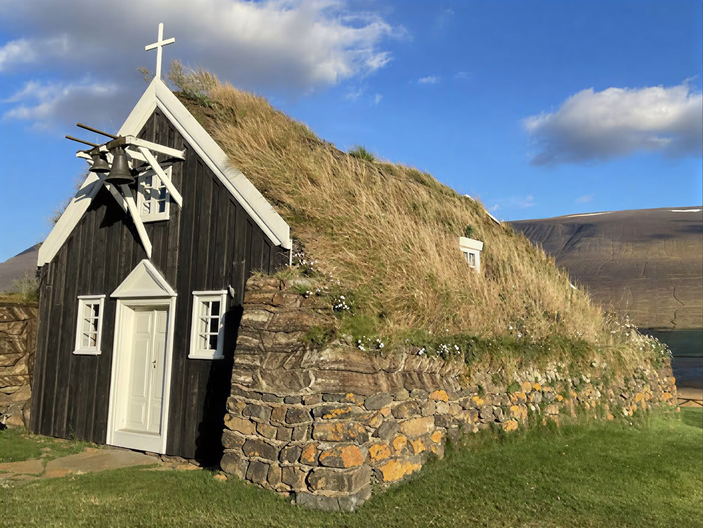 Yoga Retreat under the Northern Lights in Iceland – Dates Winter 2026