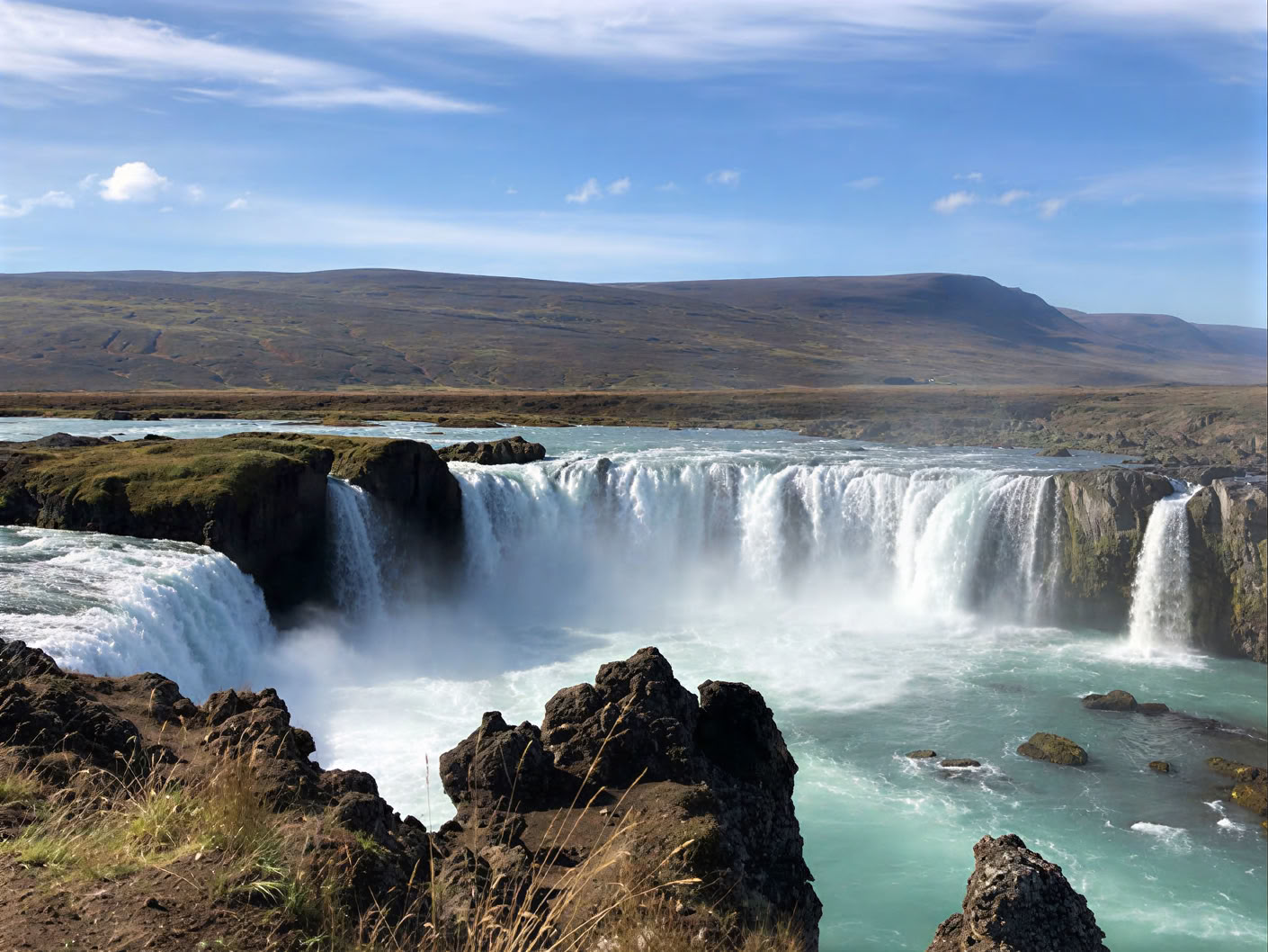 Yoga & Hike Midnightsun Retreat in Iceland – Dates 2026