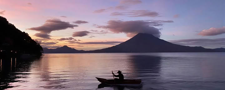 Erwachen am Atitlán / Paradise Taylor — Villa Sumaya