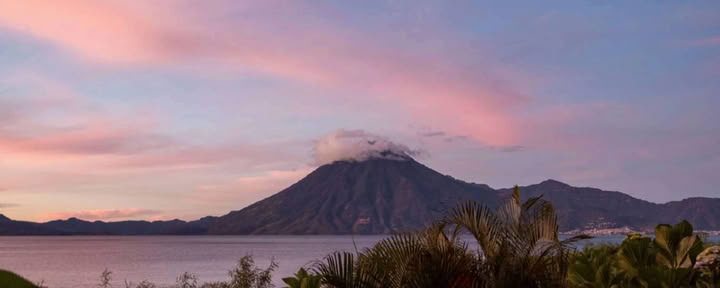 Reconnect Yoga-Retreat: Friendsgiving-Edition / Shelly Mamo und Lesley Leake — Villa Sumaya