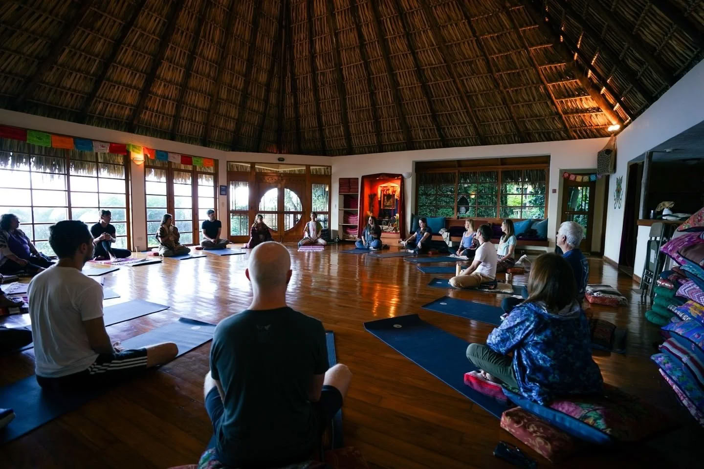 Kirtan-Leadership-Ausbildung / Ananda Das — Villa Sumaya