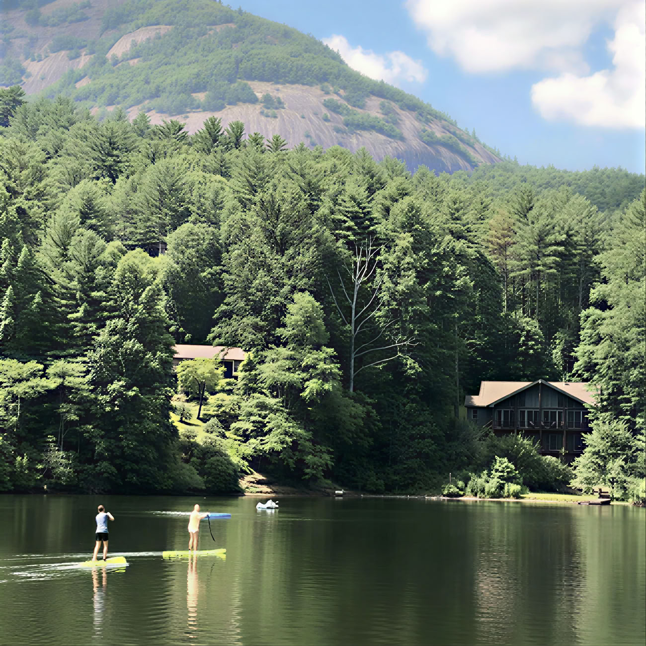 Paddleboarding am Holly Berry Lake in North Carolina